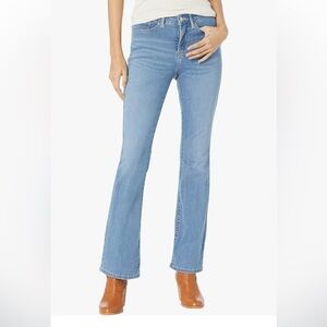 EUC Levi’s - Totally shaping Bootcut